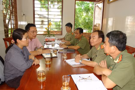 Công an tỉnh Bình Dương làm việc với Công an Đài Loan bàn giao đối tượng.