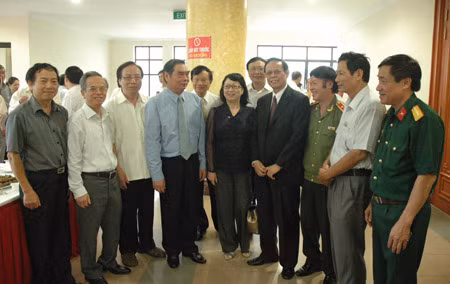 Đồng chí Lê Hồng Anh, Ủy viên Bộ Chính trị, Thường trực Ban Bí thư với các thành viên của Hội đồng khóa XI.