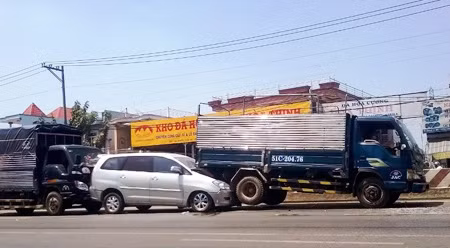 Vụ TNGT dây chuyền trên QL1A.