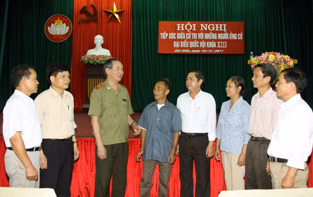 Trung tướng Trần Đại Quang với các cử tri.