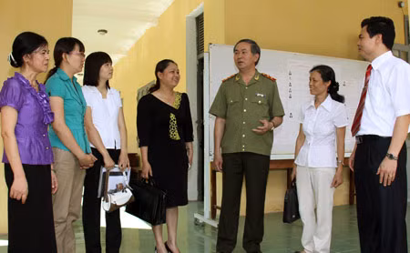 Trung tướng Trần Đại Quang, Ủy viên Bộ Chính trị, Thứ trưởng Bộ Công an với cán bộ, giáo viên và sinh viên Trường Đại học Hoa Lư.