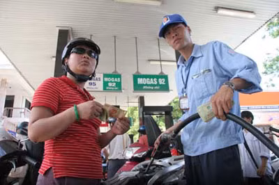 Petrolimex bất ngờ tăng giá xăng dầu từ 19h ngày 9/8.