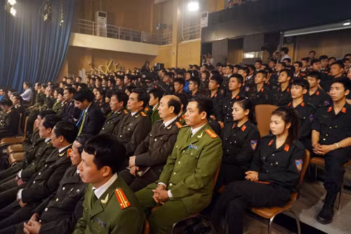 Giao lưu nghệ thuật “Tuổi trẻ Công an - Vì an ninh tổ quốc” ảnh 6