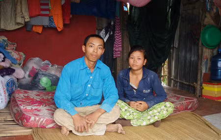 Vợ chồng anh thợ hồ Nguyễn Vũ Trường Giang.