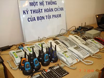 Một số thiết bị viễn thông bọn tội phạm dùng để lừa đảo.
