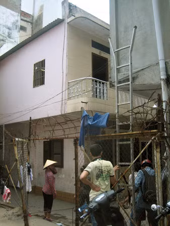 Toàn cảnh căn nhà phát hiện xác 2 mẹ con nha sĩ.