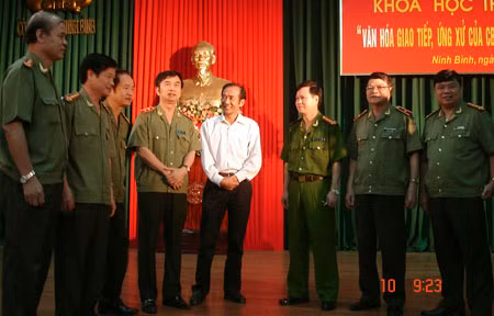 Trung tướng Đặng Văn Hiếu, Ủy viên Trung ương Đảng, Thứ trưởng Thường trực Bộ Công an và các đại biểu dự Hội thảo.