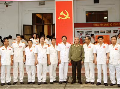Thượng tướng Nguyễn Văn Hưởng và các đại biểu dự Đại hội.