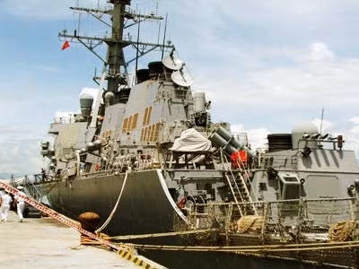 Tàu USS John McCain, thuộc Hải quân Hoa kỳ cập cảng Đà Nẵng sáng ngày 10/8.
