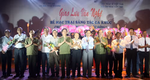 Thứ trưởng Thường trực Đặng Văn Hiếu dự bế mạc Trại sáng tác ca khúc chủ đề “Vì bình yên cuộc sống” ảnh 5