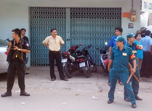Lực lượng CSCĐ triển khai giải cứu con tin.