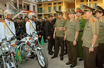 Đại tướng Lê Hồng Anh kiểm tra công tác bảo vệ hội nghị quốc tế tại Công an TP Hà Nội. Ảnh: Công Gôn.