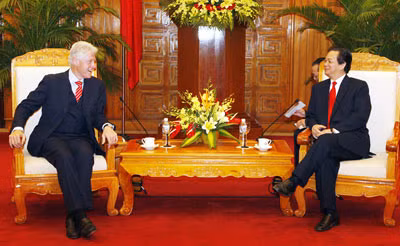 Ngày 14/11, tại Văn phòng Chính phủ, Thủ tướng Nguyễn Tấn Dũng tiếp cựu Tổng thống Mỹ, ngài Bill Clinton. Ảnh: TTXVN.