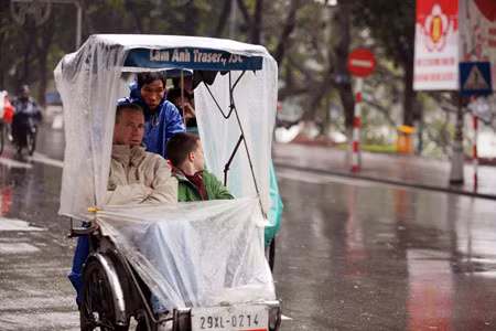 Chiều và tối có mưa rào và dông ở nhiều nơi.
