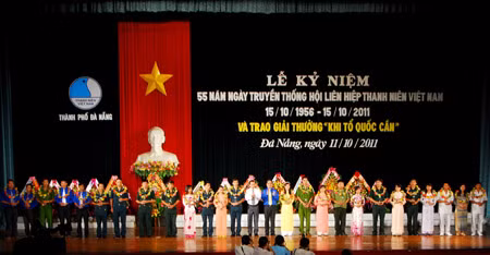 Tuyên dương 55 thanh niên tiêu biểu của TP Đà Nẵng tại lễ kỷ niệm 55 năm ngày truyền thống Hội LHTN VN. ( sáng 11/10).