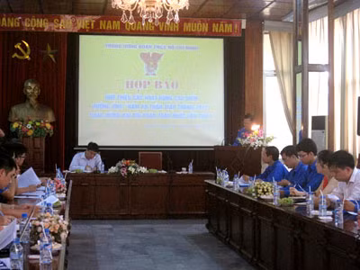 Nhiều hoạt động hưởng ứng “Năm An toàn giao thông 2012” ảnh 1