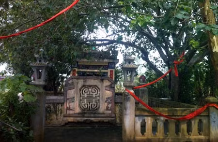Miếu thờ thần đá.