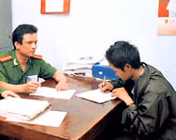 Lấy lời khai của Nguyễn Ngọc Thăng.