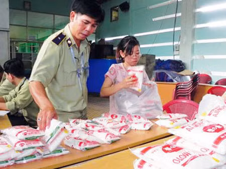 Chi cục QLTT TP Hồ Chí Minh bắt giữ một vụ bột ngọt nhập lậu.