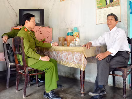 Cơ quan Công an làm việc với gia đình nạn nhân vụ lừa đảo.