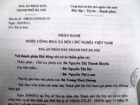 Bản án ly hôn của chị Hợp.