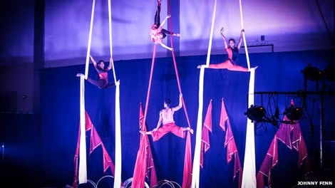 Phần đông các diễn viên nhỏ tuổi của Circus Kathmandu là nạn nhân của bọn buôn người.
