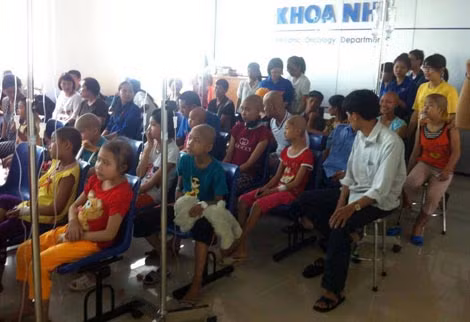 Những bệnh nhi háo hức tham dự chương trình.