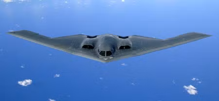 Phi cơ ném bom tàng hình chiến lược B-2 Spirit của Mỹ.