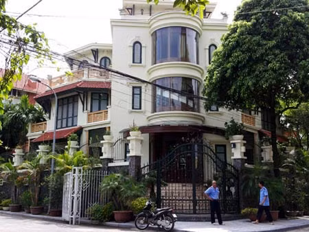 Biệt thự của bầu Kiên ở Tây Hồ.