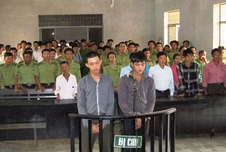 Ai bảo vệ người bảo vệ pháp luật? ảnh 2