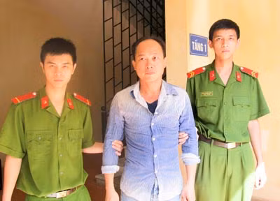 Cơ quan Công an dẫn giải Trịnh Hùng Thắng.
