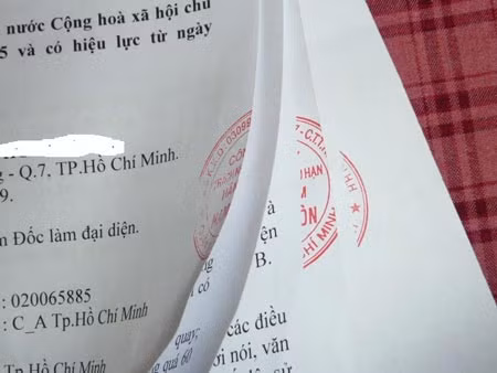 Một tờ trong hợp đồng không có dấu giáp lai.