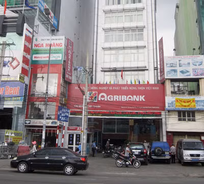 Trụ sở ngân hàng nơi Nhàn làm việc.