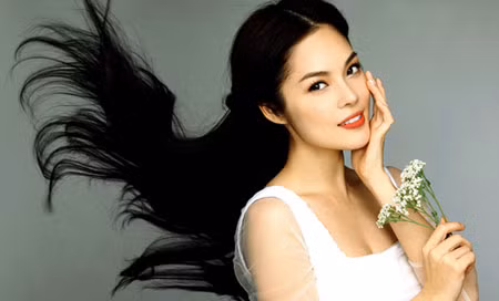 Á hậu điện ảnh Dương Cẩm Lynh.