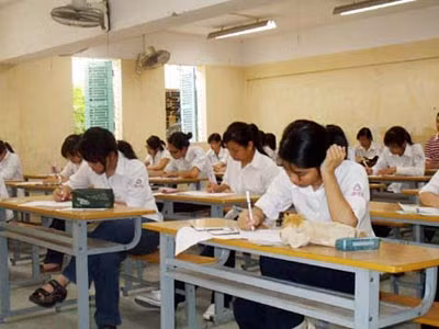 "Nới tay" chấm thi, lo "hai không" phá sản ảnh 1