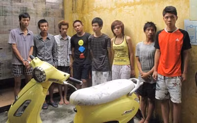 Các đối tượng và tang vật trong vụ án.