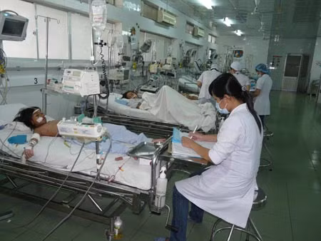 9 ca TCM biến chứng thần kinh đang được chăm sóc tại HSCC BV Nhi Đồng 1.