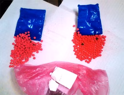 Tang vật heroin và ma túy tổng hợp bị thu giữ.