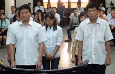 Bùi Tiến Dũng và các thuộc cấp trong phiên tòa xét xử vụ cố ý làm trái và lợi dụng chức vụ...