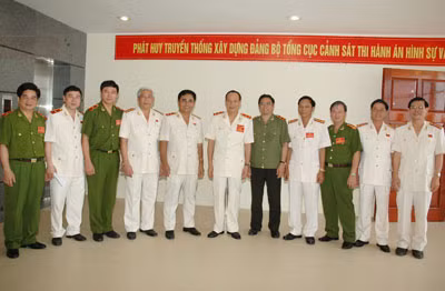 Trung tướng Lê Quý Vương và các đại biểu dự Đại hội.