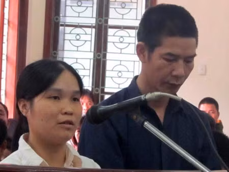Bị cáo Trần Thị Miện và chồng.