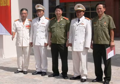 Thứ trưởng Bùi Văn Nam cùng các đại biểu Công an Hà Tĩnh.