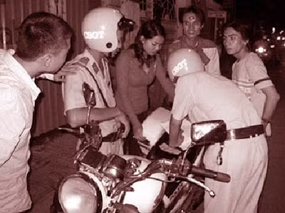 Chỉ cảnh sát mặc sắc phục mới có quyền kiểm tra, xử phạt vi phạm.