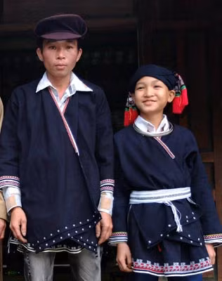 Bố đẻ em Lý.