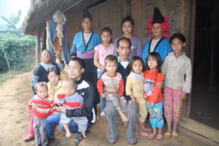 Bầu đàn thê tử của ông Tủa.