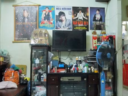 Một góc phòng khách gia đình Ngô Kiến Huy.