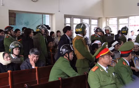 Lực lượng Cảnh sát được tăng cường nhất là vào chiều 11/1, khi mà HĐXX sẽ tuyên án nhằm đảm bảo an ninh tuyệt đối.