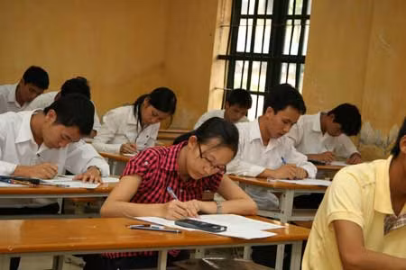 Thí sinh cần nắm vững thông tin về kỳ thi tuyển sinh đại học, cao đẳng 2012. Ảnh: Duy Hiển.