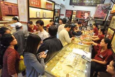 Ngân hàng Nhà nước cho nhập khẩu vàng trở lại với kỳ vọng hạ nhiệt cơn sốt. Ảnh: VnExpress.