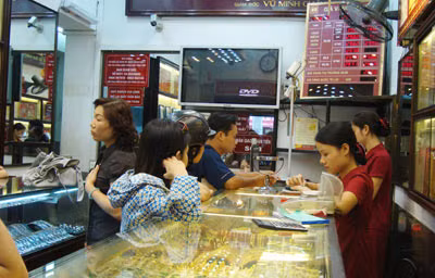 Sau vài ngày hạ nhiệt, vàng lại tăng giá.